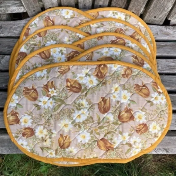 8 VINTAGE Quilted Daisy White Yellow Green Brown Tan Floral Placemats - Picture 1 of 6